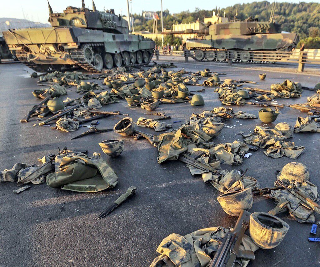 Fotoğraflarla teslim olan Türk askerleri