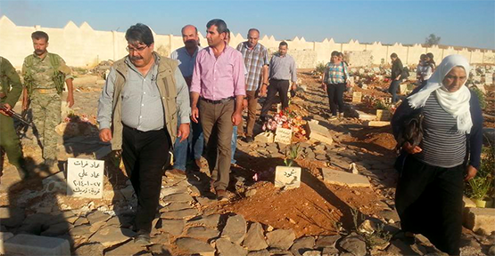 PYD'nin mütevazi lideri Salih Müslim şehit oğlunun mezarı başında
