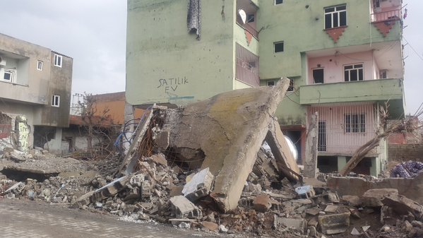 Yasak sonrası Silopi’den yıkım görüntüleri