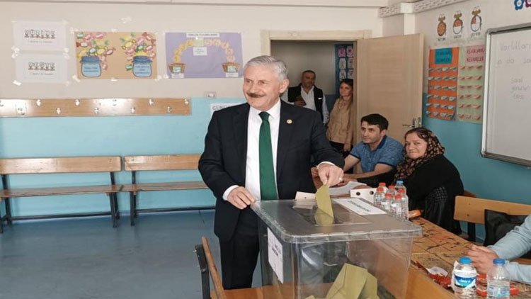 Eski AKP'li vekilden AK Partili Arvas'a Van çağrısı: Bu karardan bir an önce vazgeç