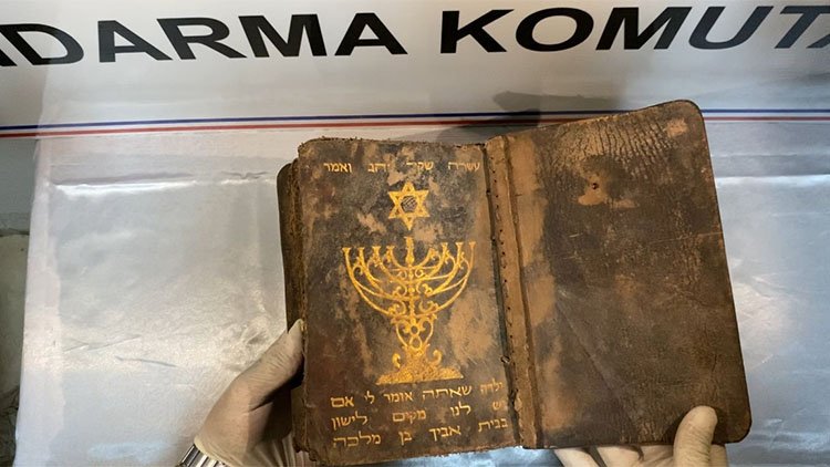 Ağrı'da 1000 yıllık İbranice el yazması kitap ele geçirildi