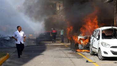 Meksika'da göstericiler hükümet binasını ateşe verdi
