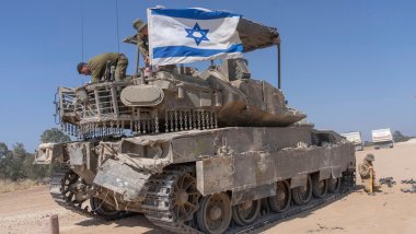 İsrail, İran'la eş zamanlı olarak Suriye'ye de saldırdı