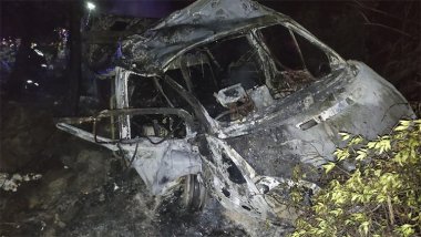 Uçuruma devrilen minibüs alev alev yandı: 3 ölü, 18 yaralı