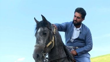 Halepçeli genç 10 yıldır saf kan Kürt atı yetiştiriyor