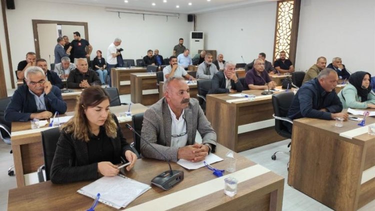 Birecik Belediyesi başkanı Begit istifaya çağrılarak protesto edildi