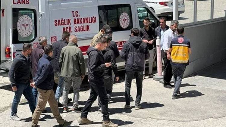 Van'da askeri araç devrildi: 6'sı ağır, 11 yaralı