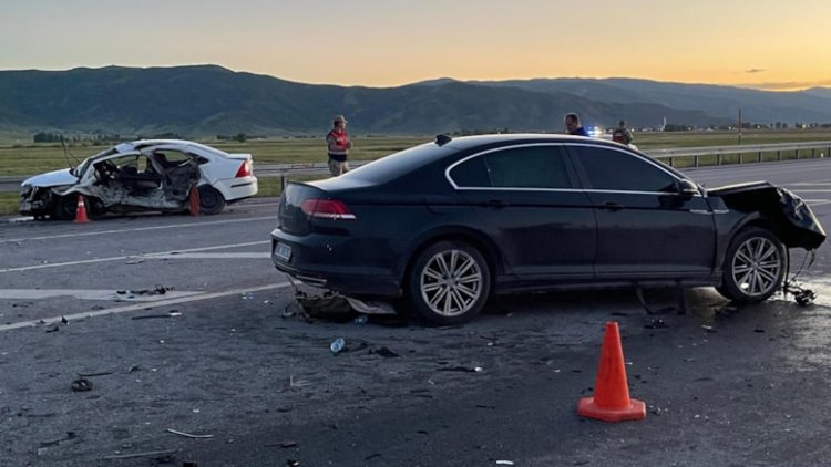 Muş'ta iki otomobil çarpıştı: 3 ölü, 5 yaralı