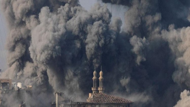 Gazze'ye havadan ve denizden bombardıman: Onlarca ölü ve yaralı var