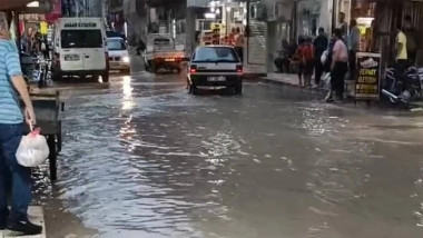 Urfa'da sağanak etkili oldu: Bazı evleri su bastı