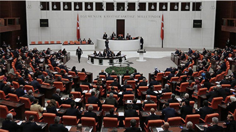 AK Parti'den transfer iddiası! Hangi partiden beş vekil saf değiştiriyor?