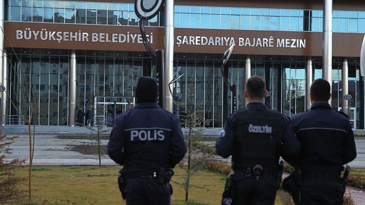 MHP’li avukat: İki belediyeye daha kayyum atanacak