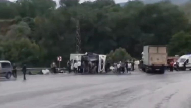 Bitlis'te yolcu otobüsü TIR'la çarpıştı! Ölü ve yaralılar var