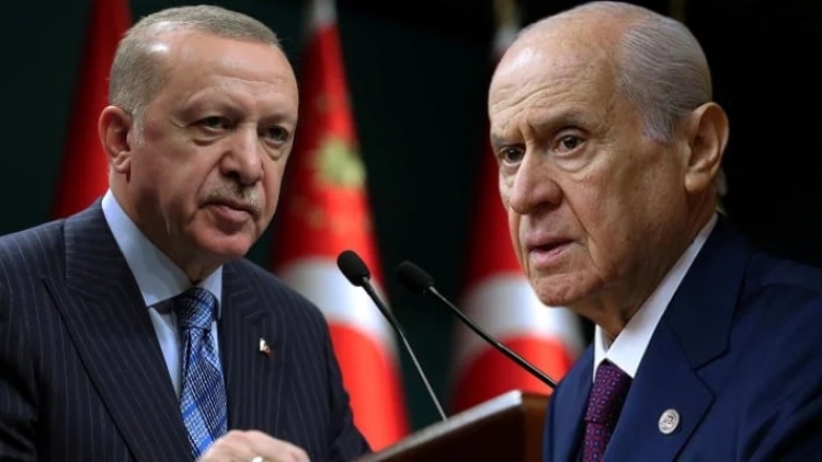 Karar yazarı Fehmi Koru: AK Parti yeni ortak arayışında