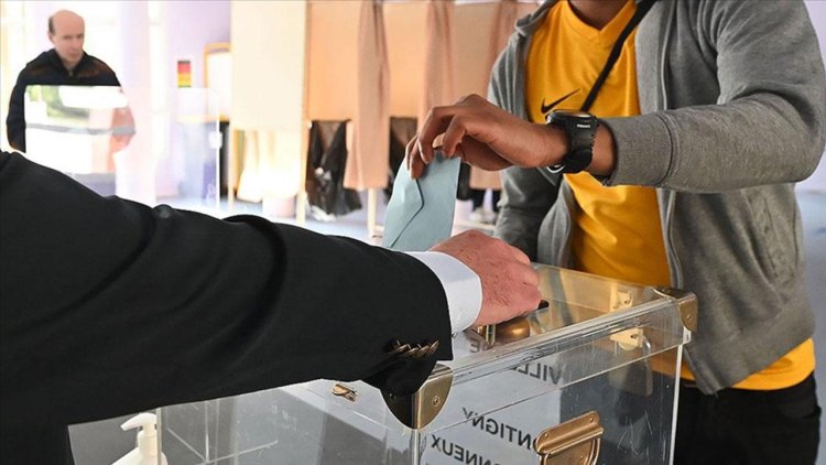 Fransa'da seçimlerin ikinci turunda oy kullanma işlemi başladı