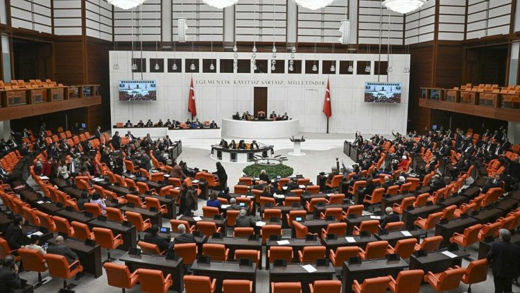 Kürd Halkı Can Derdinde Siyasilerimiz Konforlu Tatil Peşinde