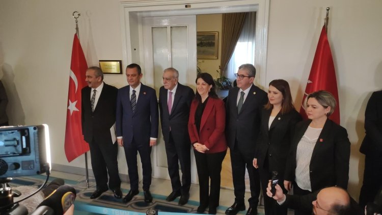 Dem Parti-CHP görüşmesi sonrası Özgür Özel'den açıklama
