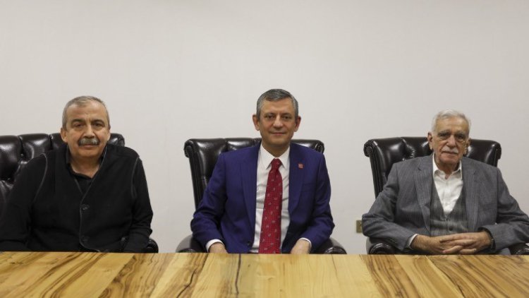 CHP Genel Başkanı Özgür Özel Ahmet Türk’ü ziyaret etti
