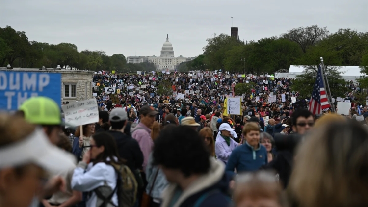 ABD'de Trump yönetimine karşı protesto gösterileri gerçekleştirildi
