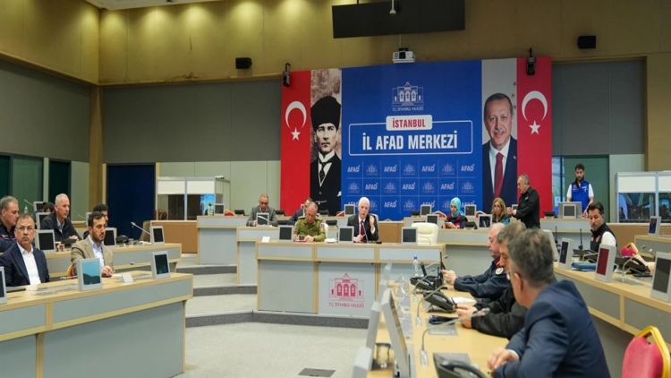 İstanbul Valiliği: Deprem nedeniyle yüksekten atlayan 151 kişi yaralandı
