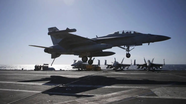 ABD uçak gemisine ait F-18 uçağı Kızıldeniz'e düştü