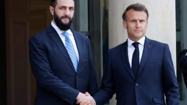 Macron: DSG ile Şam arasındaki anlaşmanın tamamıyla uygulanmasını umuyorum