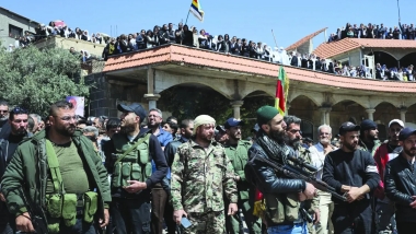 Suriye: Süveyda’da silahlı grup bir tutukluyu serbest bırakmak amacıyla valiyi rehin aldı