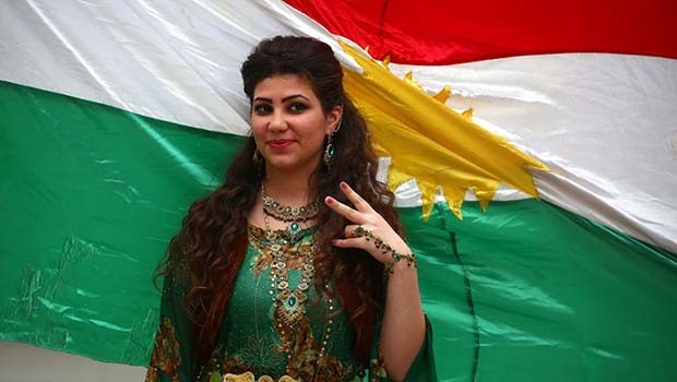 Cil û bergên gelêrî yên kurdî li Qamişlo hatin pêşandan