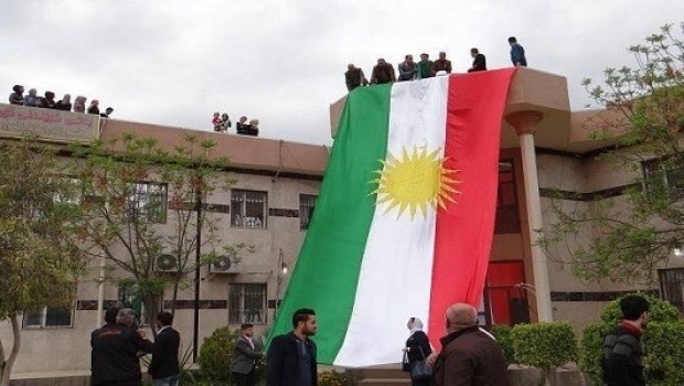 îranê : Bilindkirina Ala Kurdistanê li Kerkûkê bûye sedema gengeşeyan. 