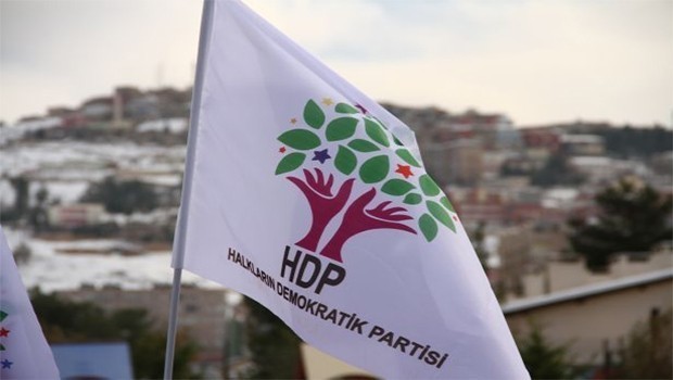 Parlementerek HDP'ê hat berdan