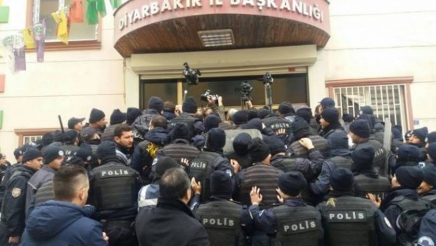 Li Amedê bi ‘dehfan’ çalakîya piştgirîya Efrînê!