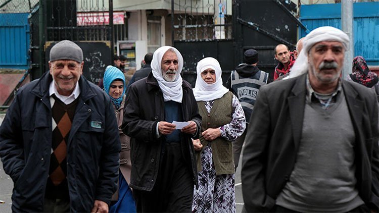 Di nav hilbijêrên Kurd de rêjeya dengên AKPê sedan 50 kêm bûye