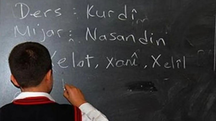 Li Bakur bi tayînkirina 50 mamosteyên nû hejmara mamosteyên zimanê Kurdî dibe 129