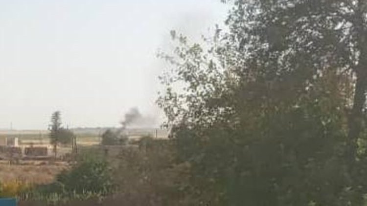 Droneke Tirkiyê otomobîlek li Dêrikê bombebaran kir