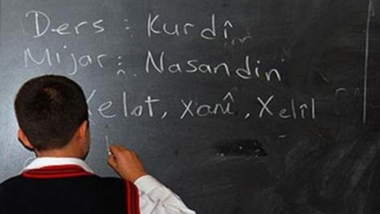 Malbat û zarokên Kurd daxwaza perwerdeya bi zimanê Kurdî dikin