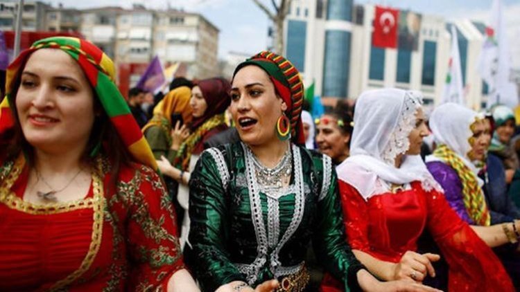 Lêkolîn: Li Tirkiyeyê Kurd çiqasî xwedî li nasnameya xwe