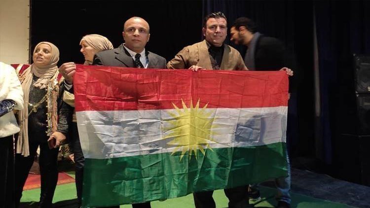 Koma Lêrê bi mercê bilindkirina alaya Kurdistanê beşdarî festîvala navneteweyî bû