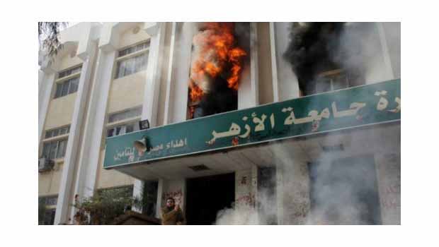 Mısır: El Ezher Üniversitesi'nde iki bina ateşe verildi