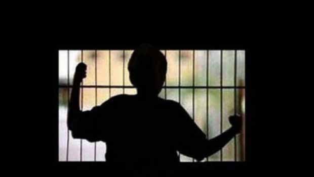 8 çocuk tutukluya intikam işkencesi