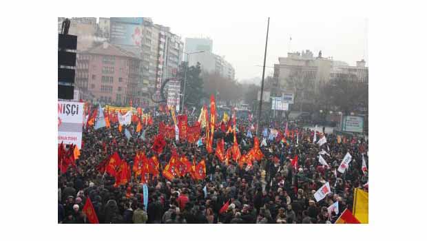 Ankara’da yürüyen onbinler hükümeti istifaya çağırdı