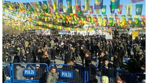 İstanbul ve Amed'de Rojava'ya statü mitingleri