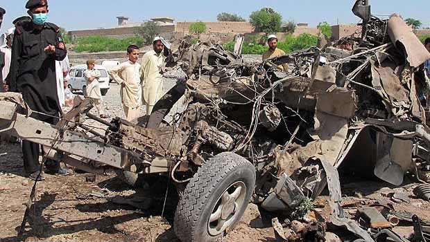 Pakistan'da askeri konvoya saldırı