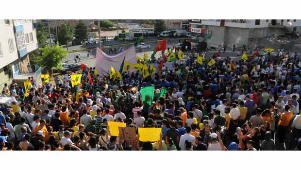 Amed ve Hakkari'de yürüyüş; 'Rojava halkı yalnız değildir''