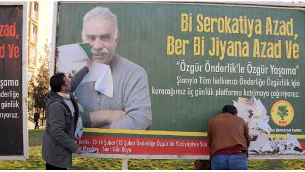 Diyarbakır'da Abdullah Öcalan afişleri söküldü