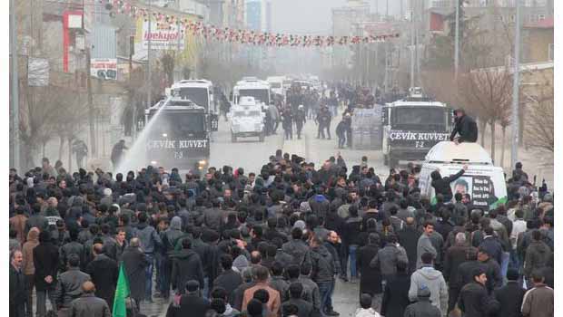 Öcalan protestosunda çatışmalar
