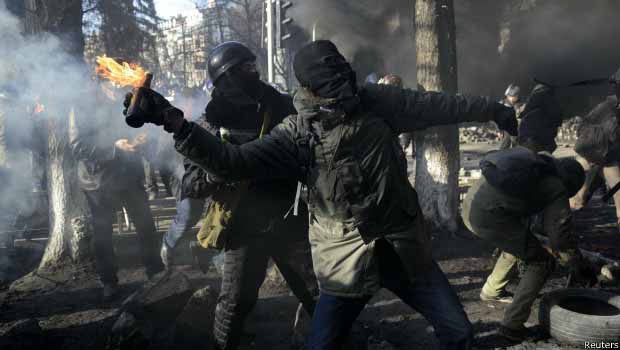 Ukrayna'da Bağımsızlık Meydanı yangın yerine döndü
