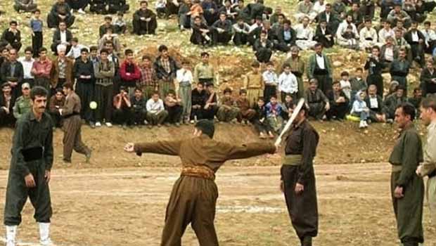 Doğu Kürdistan’da halk oyunları festivali başladı