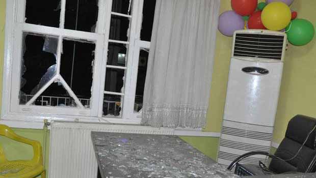 BDP Kızıltepe seçim bürosuna el bombası atıldı