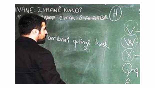 Özel okullar'da Kürtçe eğitim 