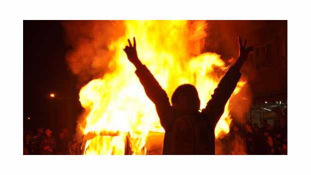 Diyarbakır'ın ilk Newroz ateşi Hevsel'de yakıldı